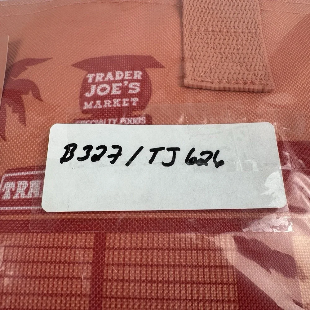 Trader Joe's Mini Lunch Tote Insulated Cooler Travel Beach Bag NWT - Picture 10 of 10